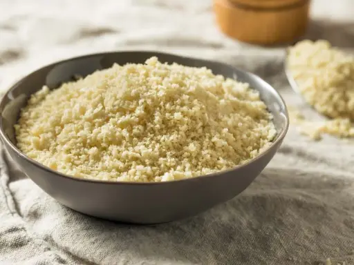 Misternie pokruszone panko, idealne do panierowania, nadaje potrawom chrupkość. Panko co to? To japońska bułka tarta.